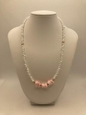 Γυναικείο κολιέ πέρλες με ροζ πέτρες